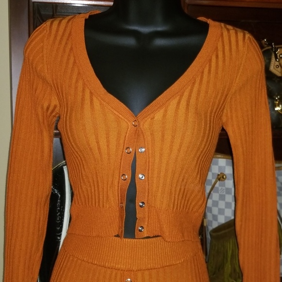 Gorgeous 2 piece skirt set - Picture 2 of 6